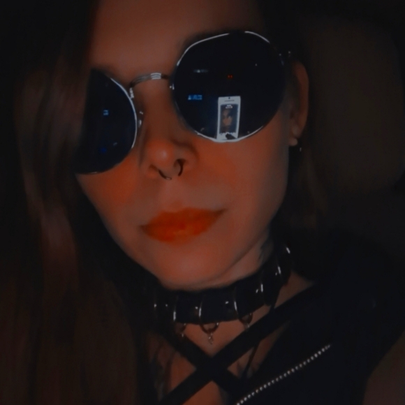 Meet your Posher, Danielle - Picture 1 of 1